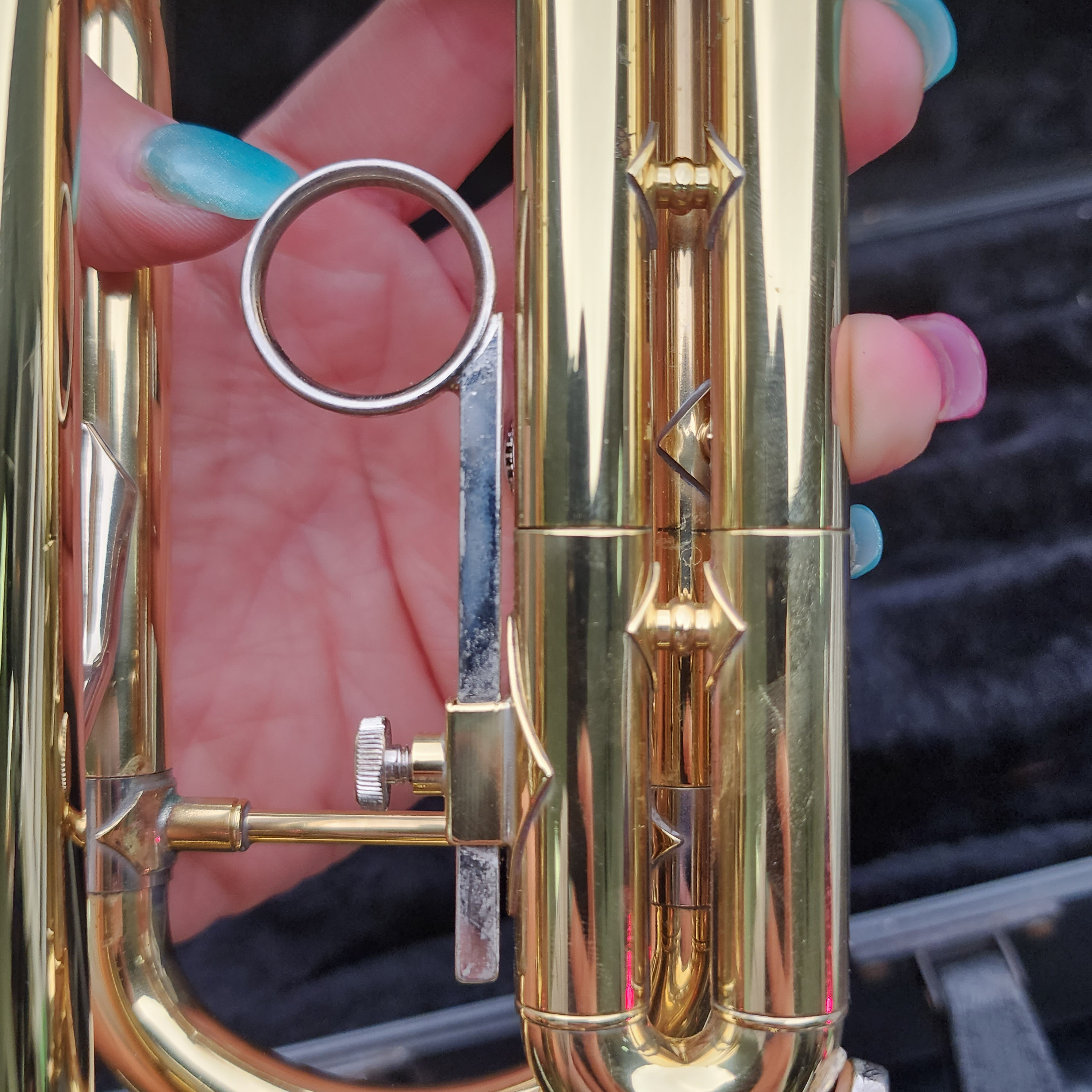 Bach OMEGA Trumpet Brass Bb Intermediate Horn w/Hard Case+7C Mouthpiece Dent - Picture 10 of 16