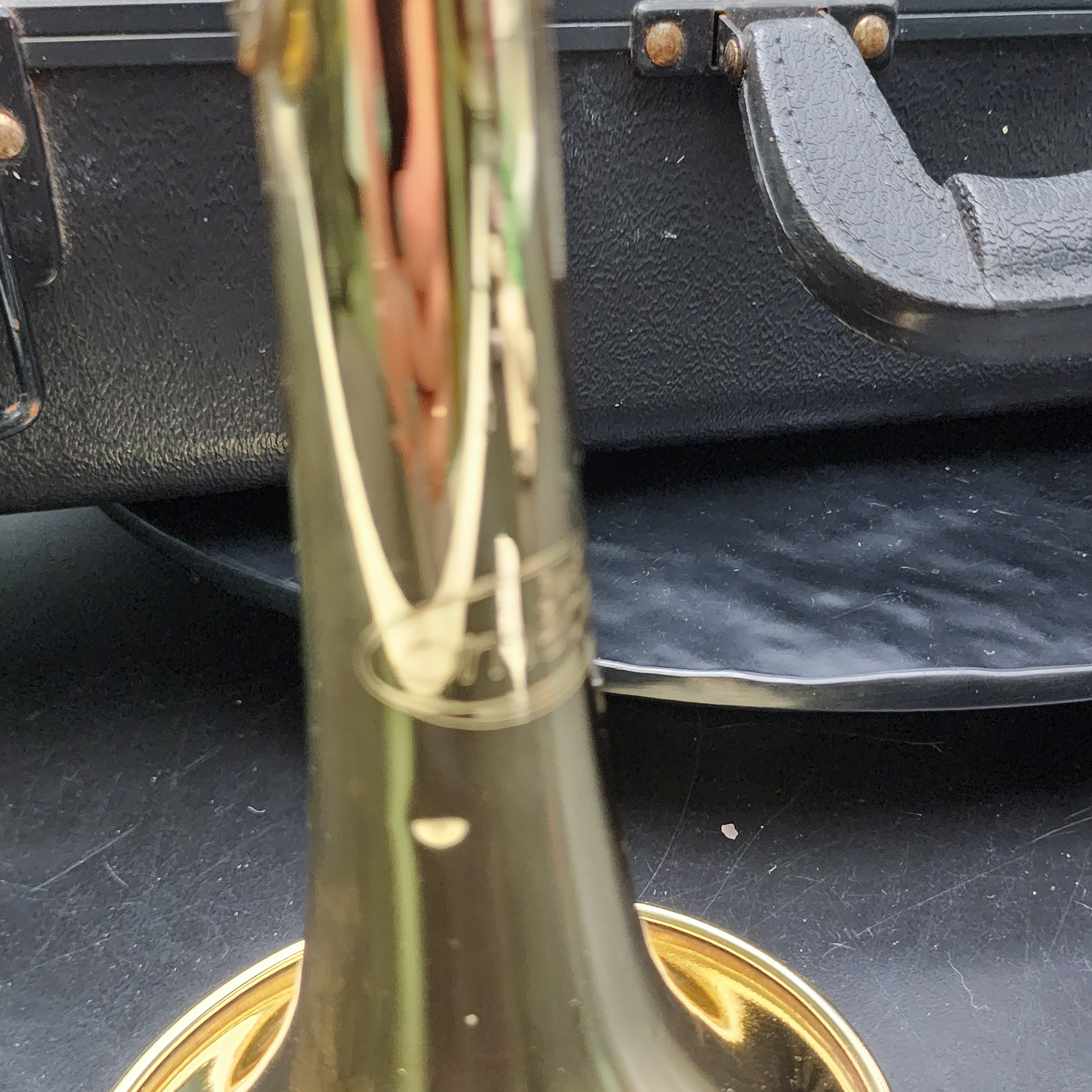 Bach OMEGA Trumpet Brass Bb Intermediate Horn w/Hard Case+7C Mouthpiece Dent - Picture 14 of 16