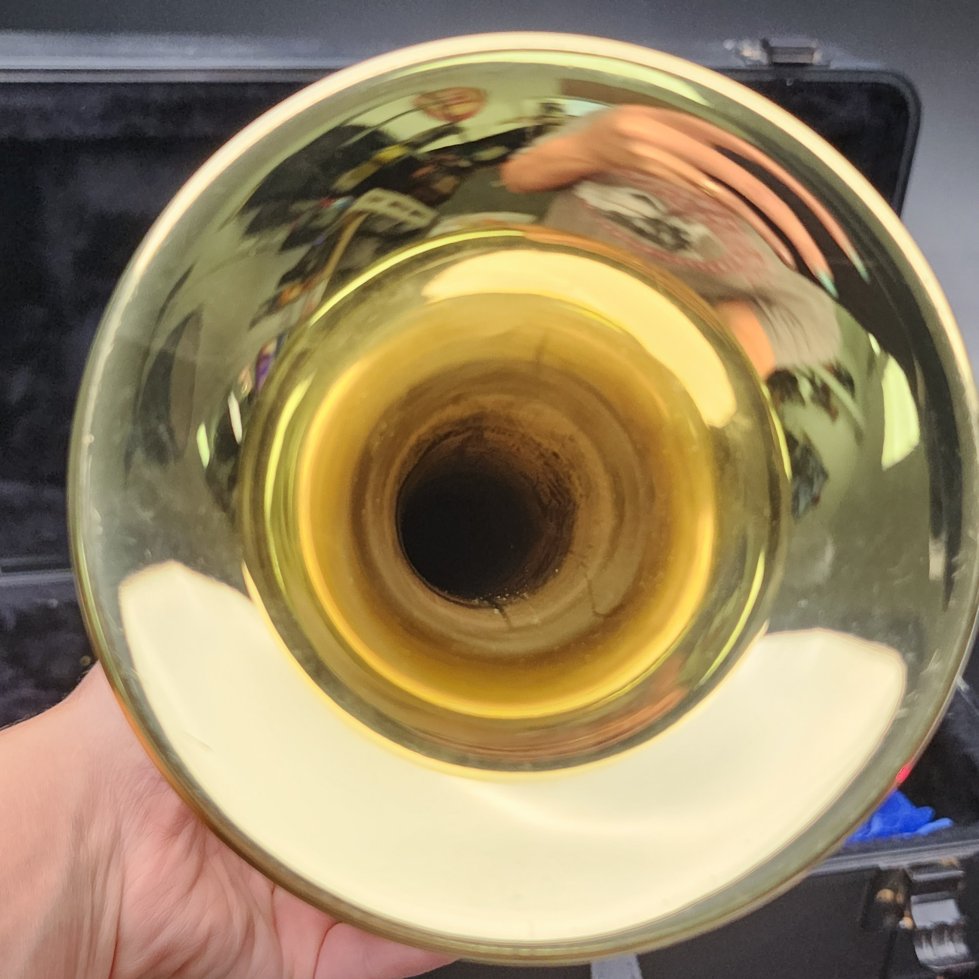 Bach OMEGA Trumpet Brass Bb Intermediate Horn w/Hard Case+7C Mouthpiece Dent - Picture 16 of 16