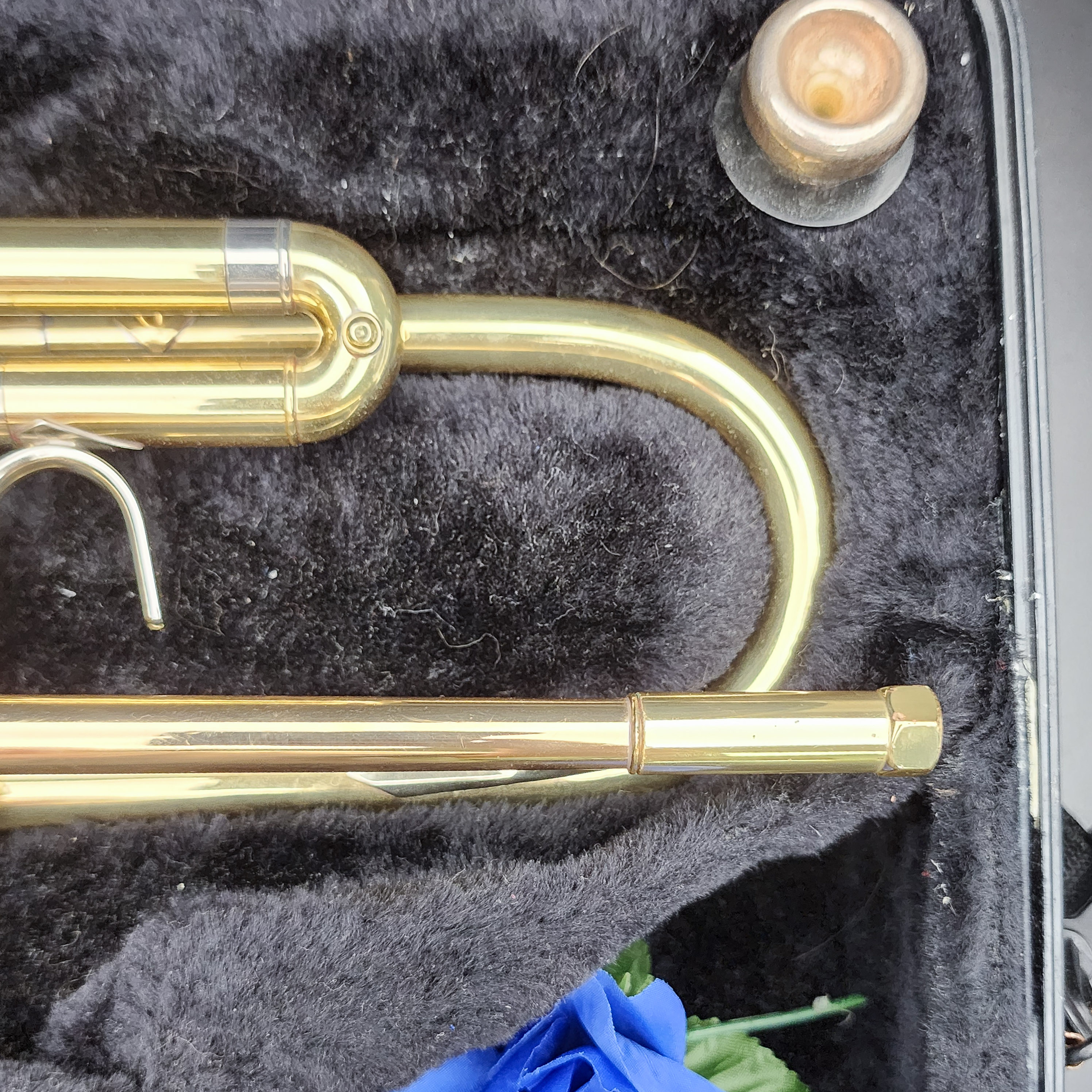 Bach OMEGA Trumpet Brass Bb Intermediate Horn w/Hard Case+7C Mouthpiece Dent - Picture 4 of 16