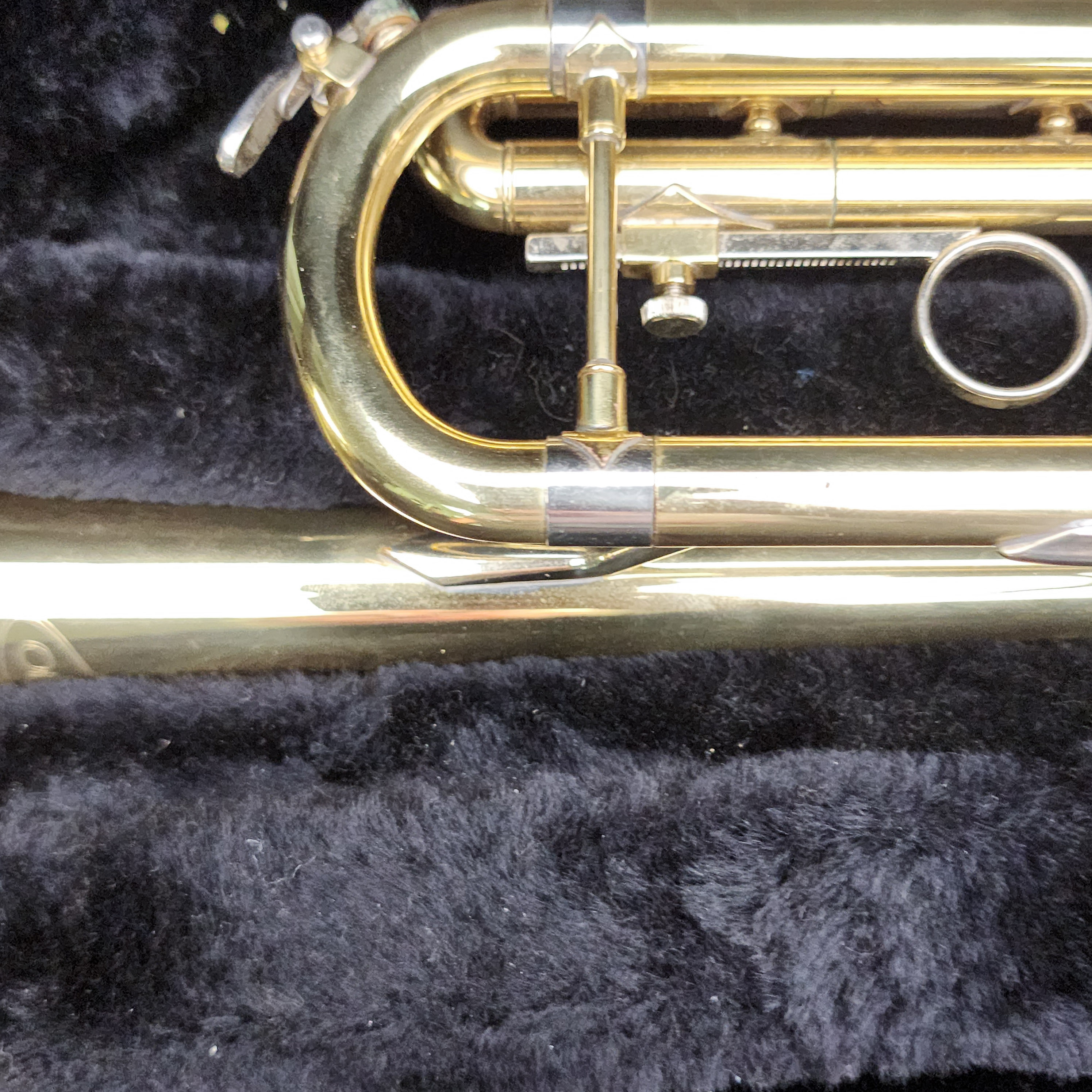 Bach OMEGA Trumpet Brass Bb Intermediate Horn w/Hard Case+7C Mouthpiece Dent - Picture 6 of 16